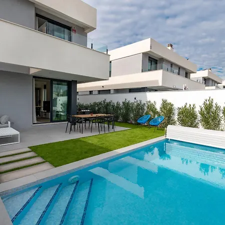 Golf And Pool Experience شقة لقنت