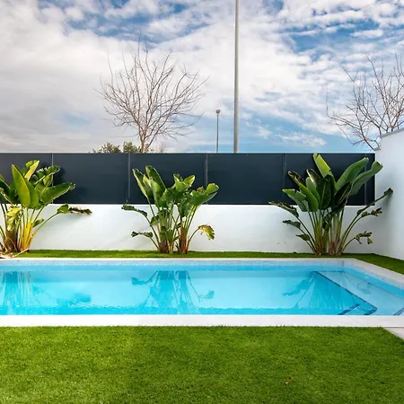 Golf And Pool Experience شقة